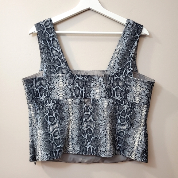 Periphery - Made in Canada - Snake Print Crop Top - Size 12 - Picture 3 of 6